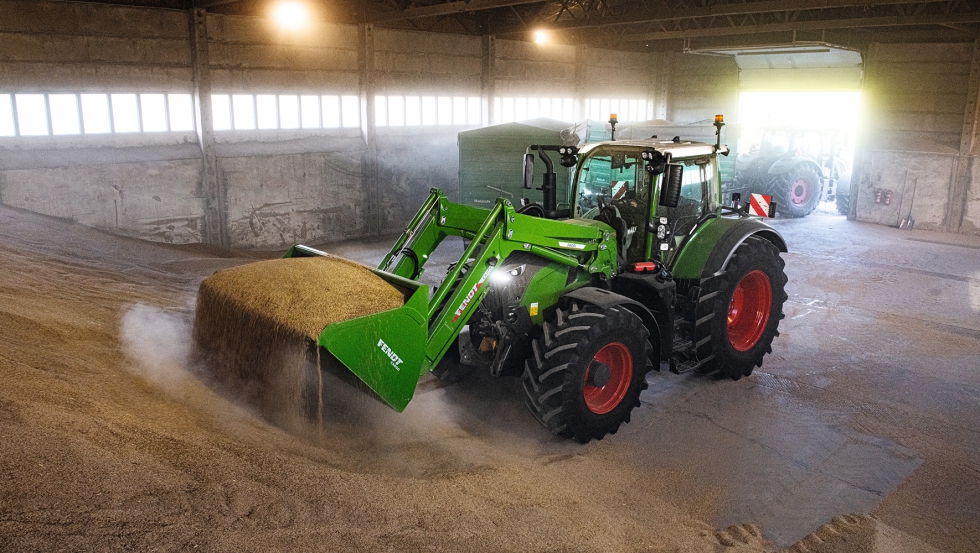 tractor fendt 700 vario